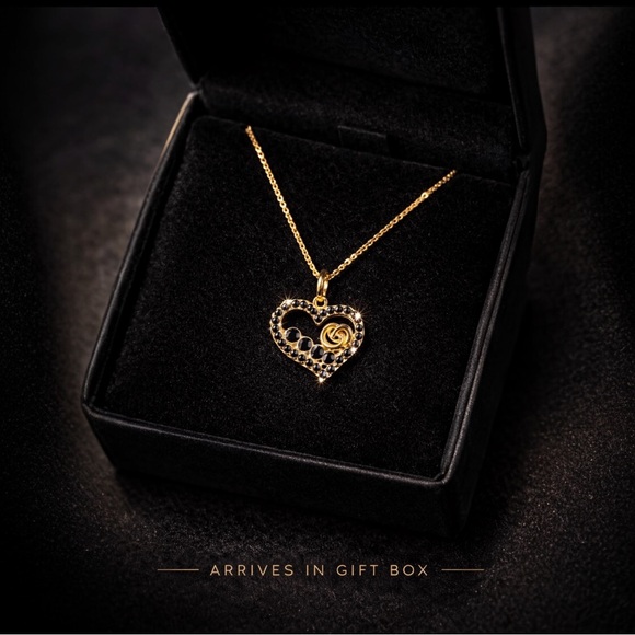 AUTHENTIC GUCCI SIGNED HEART NECKLACE-BLACK STONE CHARM-18kPLATED CHAIN ELEGANT - Picture 5 of 5